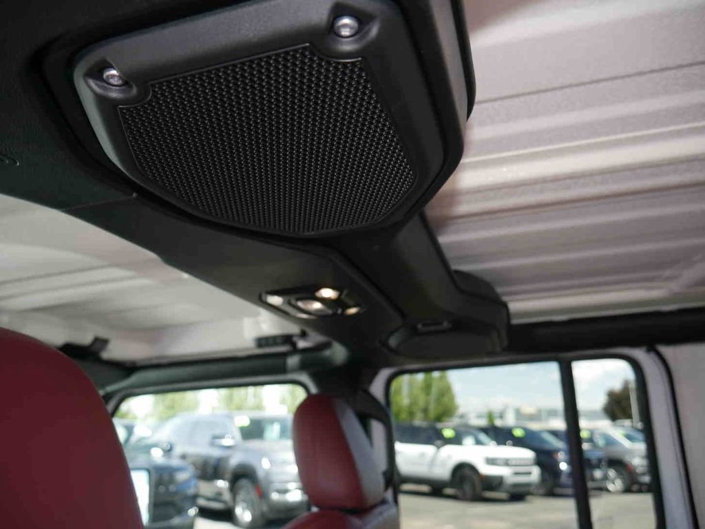 Used 2023 Jeep Wrangler Unlimited Sahara AWD/4WD image 18