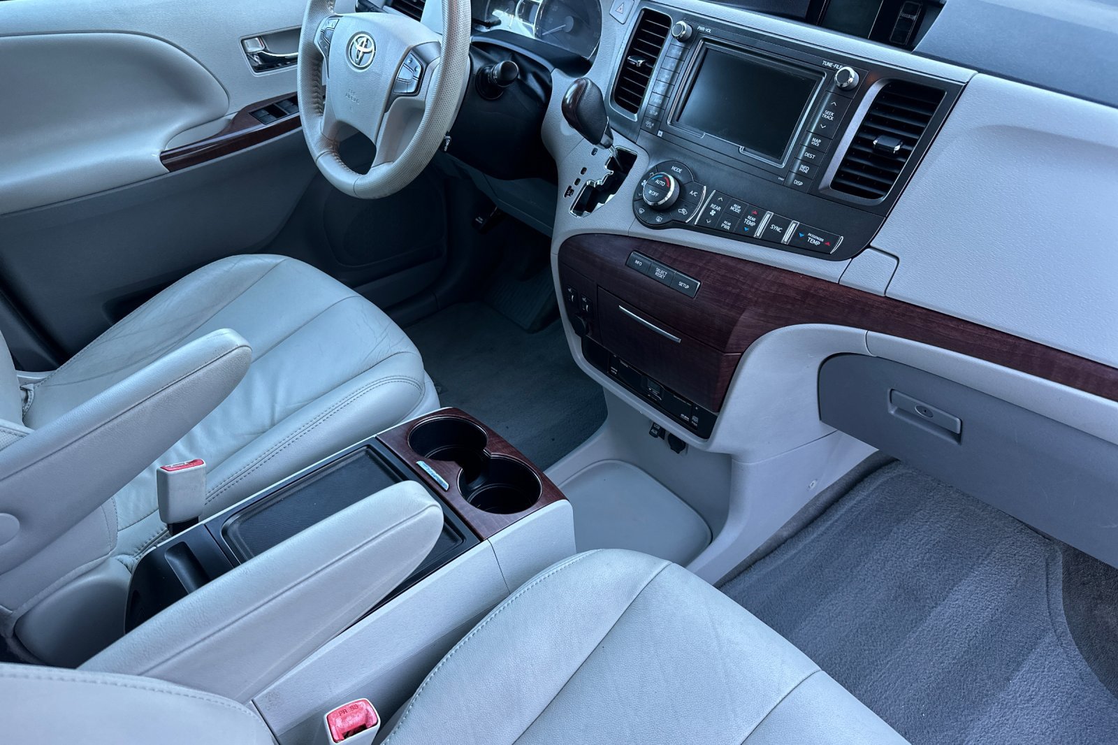 Used 2013 Toyota Sienna XLE w/ Premium Pkg FWD image 20