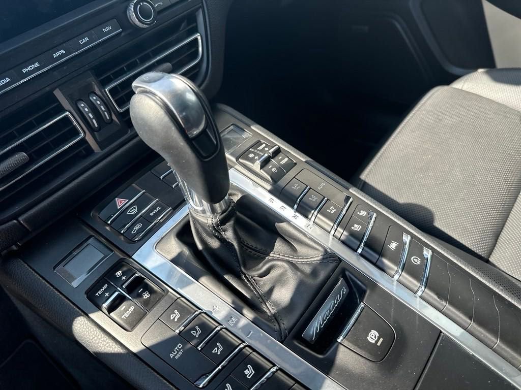 Used 2020 Porsche Macan image 24