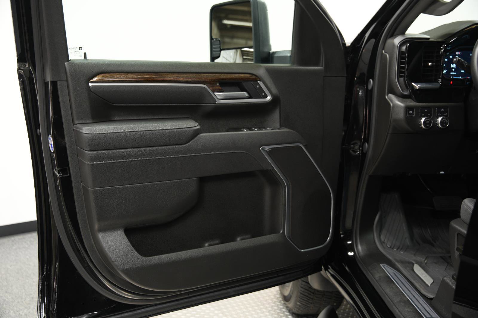 Used 2025 GMC Sierra 2500 SLE w/ SLE Value Package; image 21