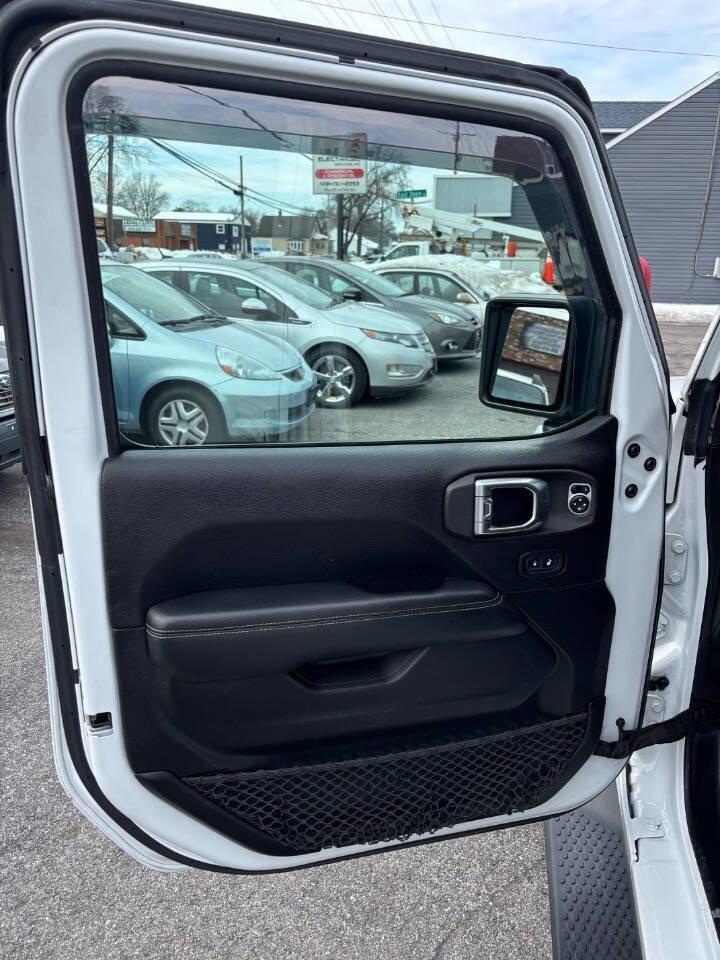Used 2019 Jeep Wrangler Unlimited Sahara image 10