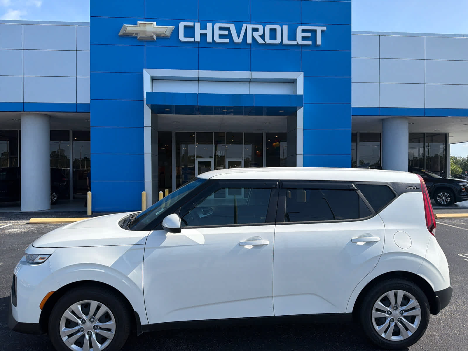 Used 2021 Kia Soul LX FWD image 2