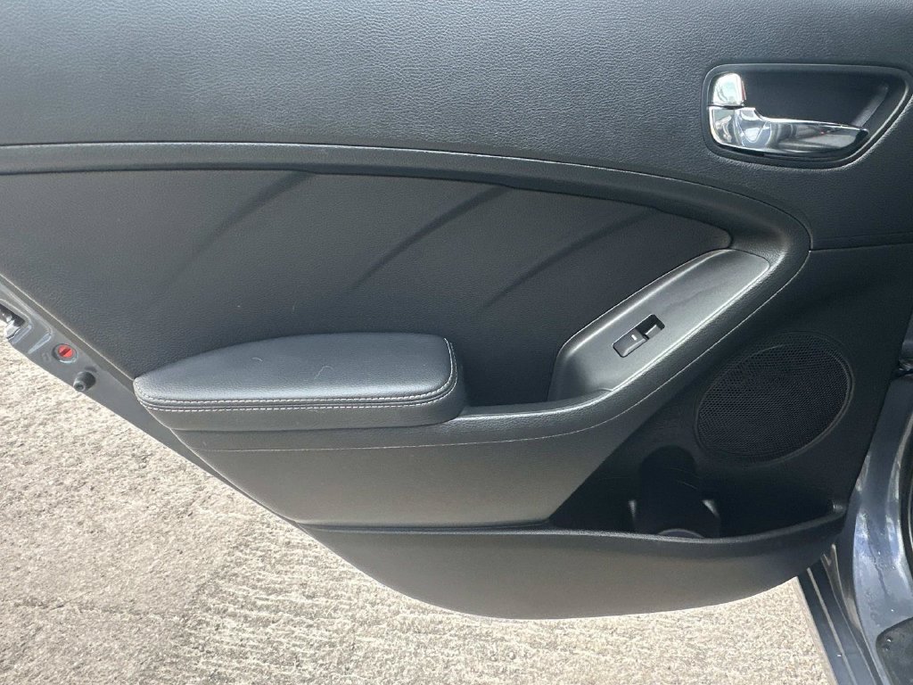 Used 2016 Kia Forte SX FWD image 27