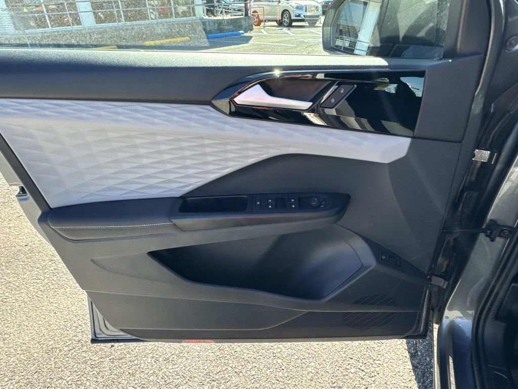 Used 2024 Volkswagen Taos S image 18