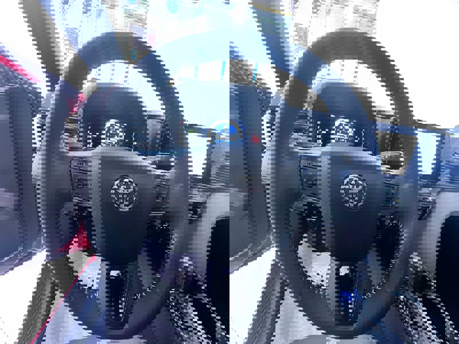 Used 2025 Toyota Camry SE w/ Convenience Package FWD image 7