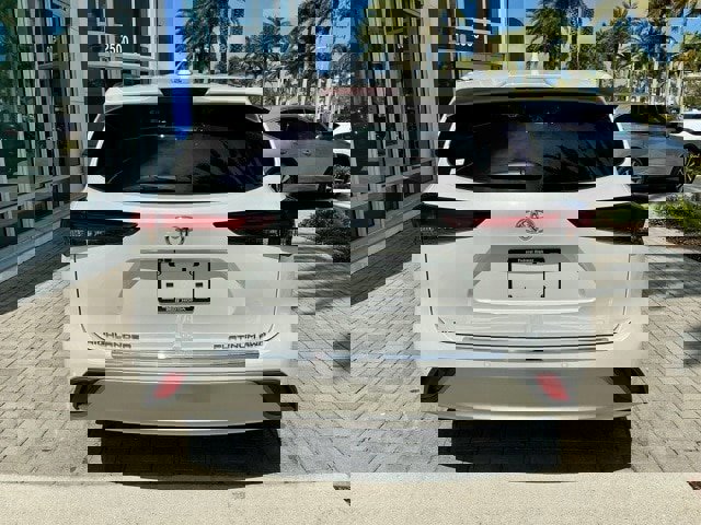 Used 2025 Toyota Highlander Platinum image 5