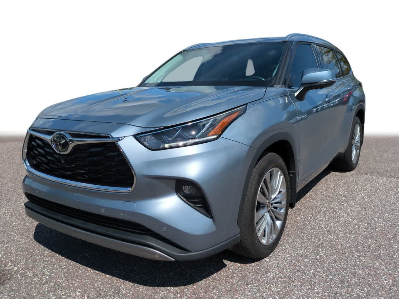 Certified 2024 Toyota Highlander Platinum AWD/4WD image 1