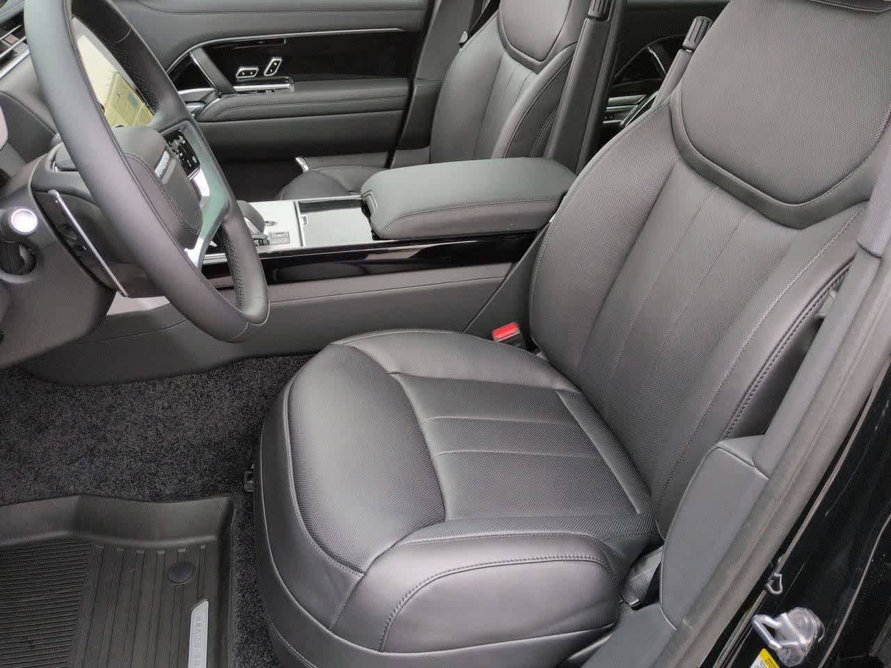 New 2026 Land Rover Range Rover Long Wheelbase SE AWD/4WD image 16