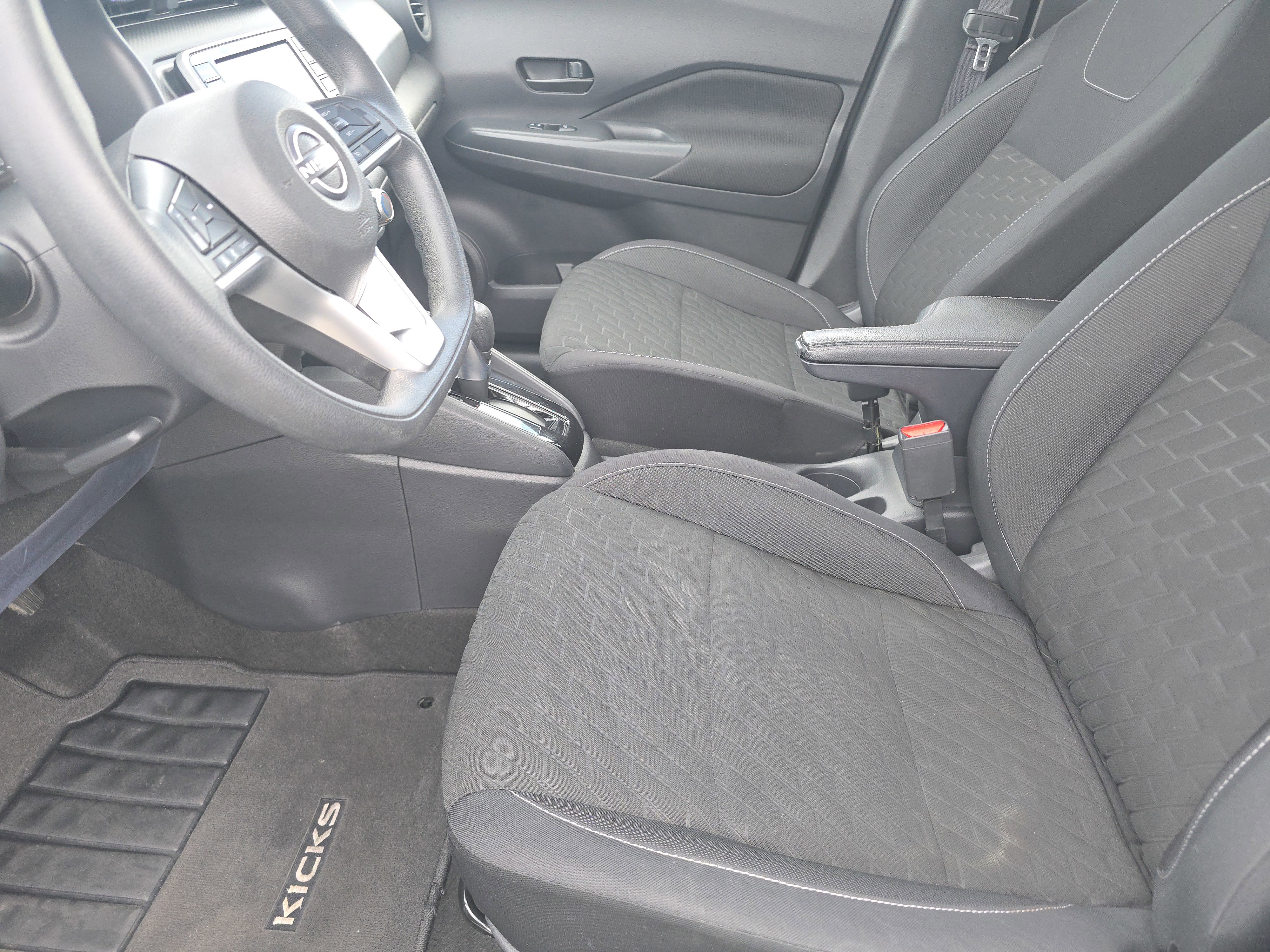 Used 2022 Nissan Kicks S image 9