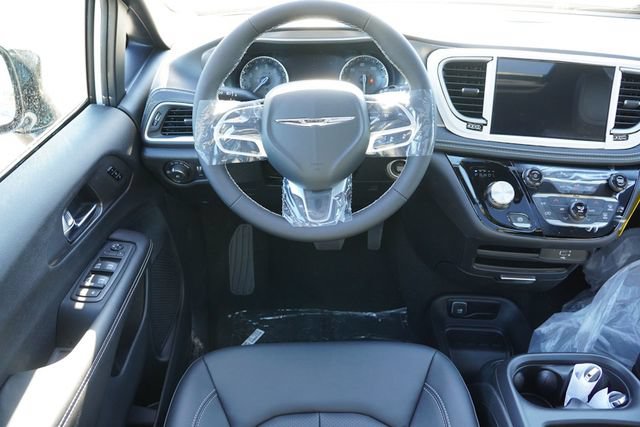 New 2026 Chrysler Pacifica Select AWD/4WD image 14