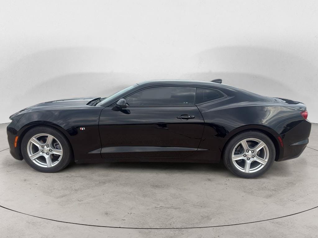 Used 2022 Chevrolet Camaro LT RWD image 4