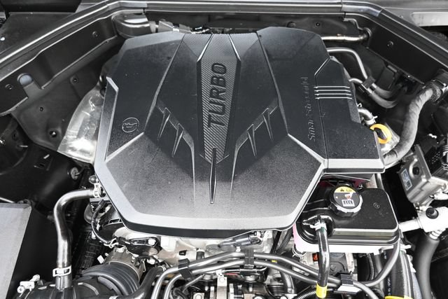 Used 2024 Genesis G70 2.5T AWD/4WD image 17