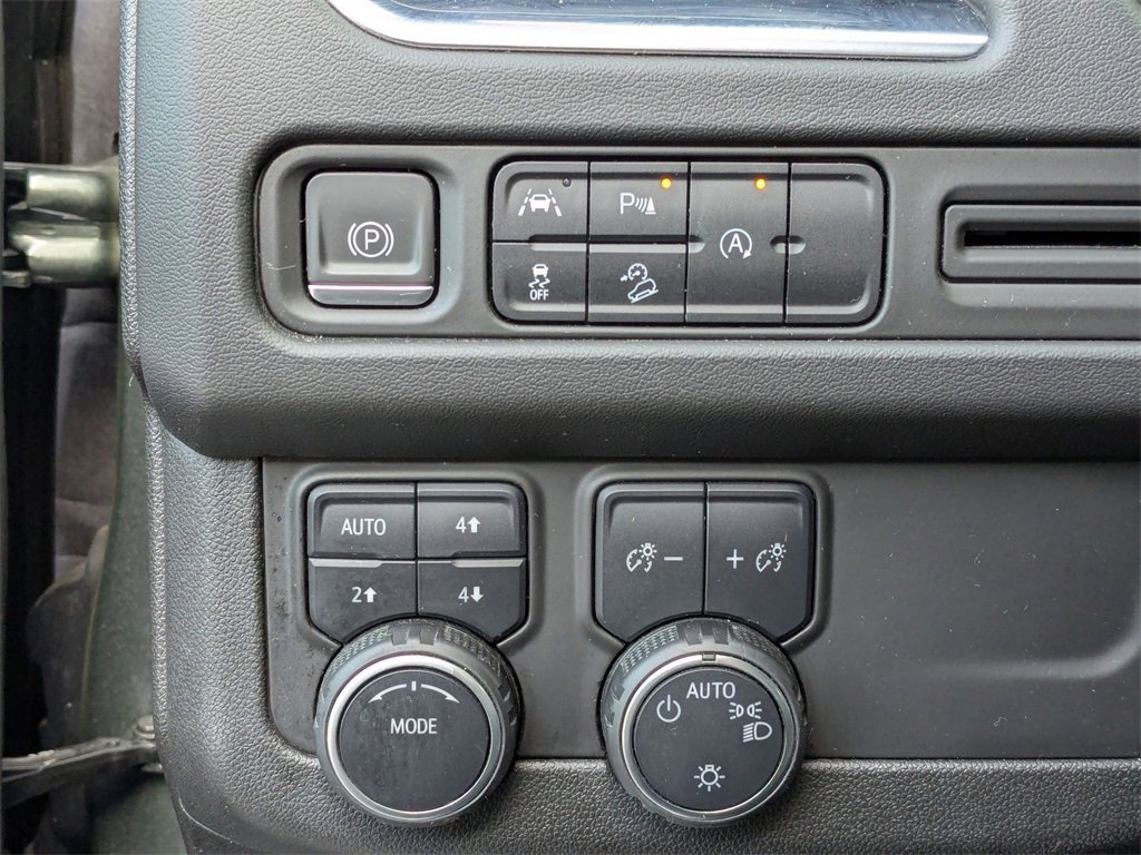 Used 2023 Chevrolet Suburban Premier image 22