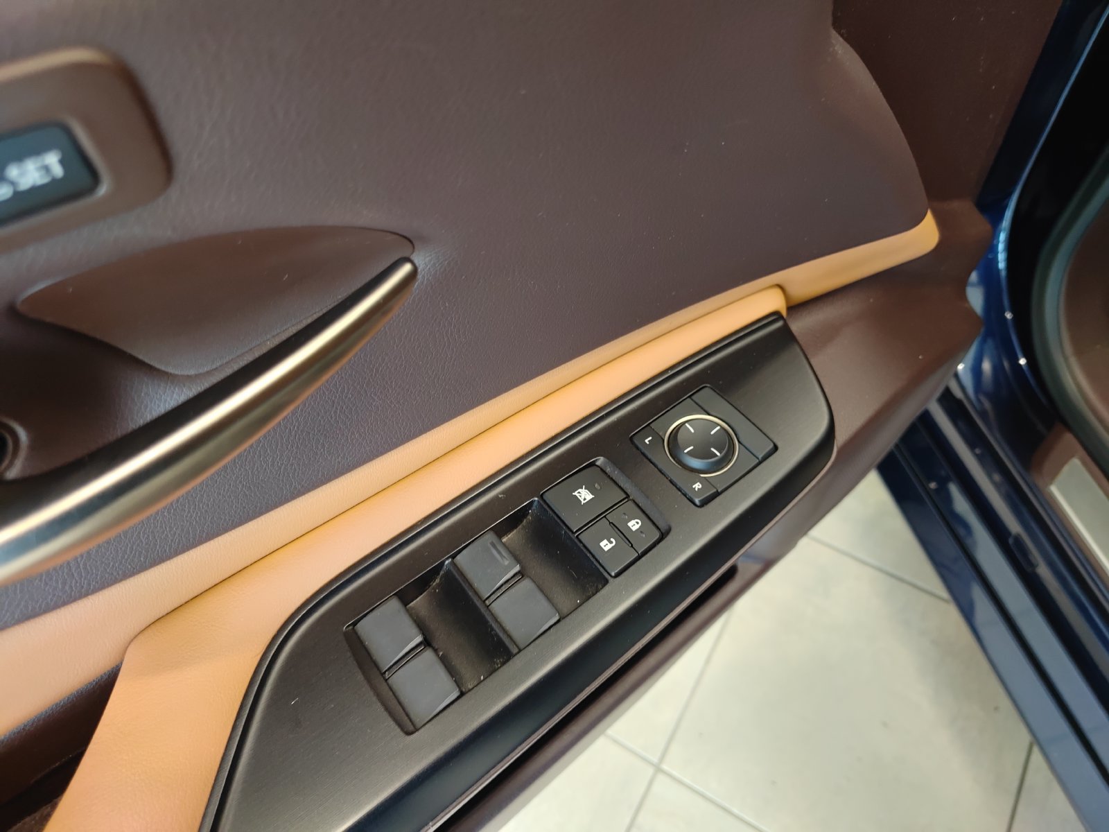 Used 2019 Lexus ES 300h w/ Premium Package FWD image 26
