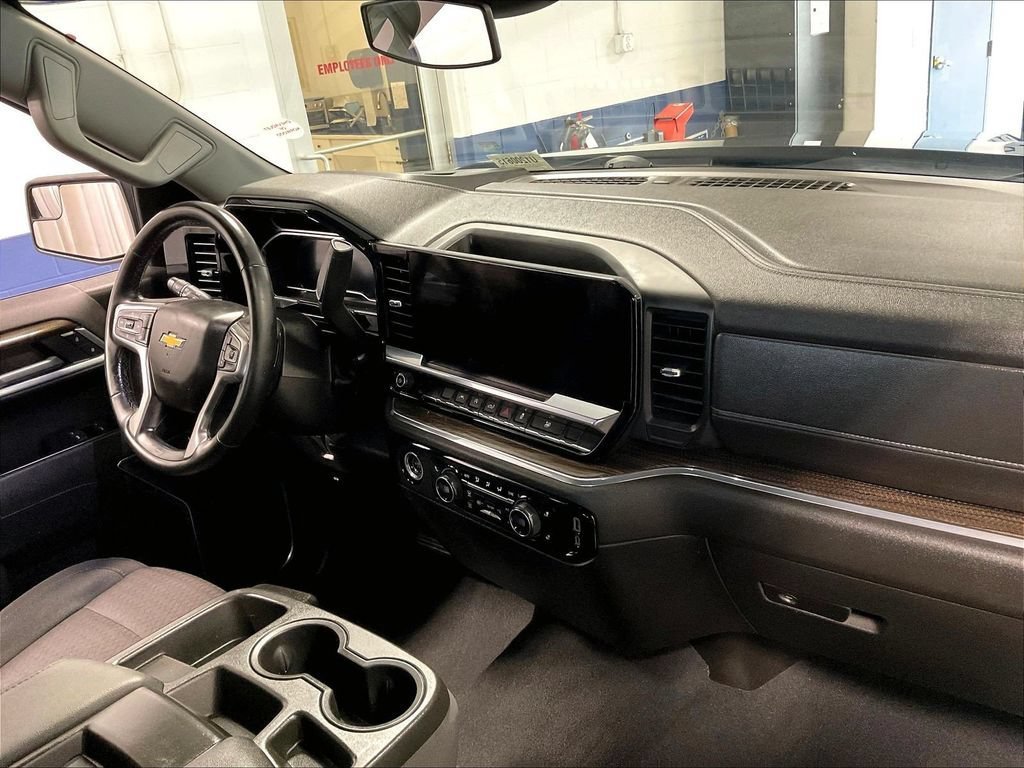 Used 2023 Chevrolet Silverado 1500 LT AWD/4WD image 14