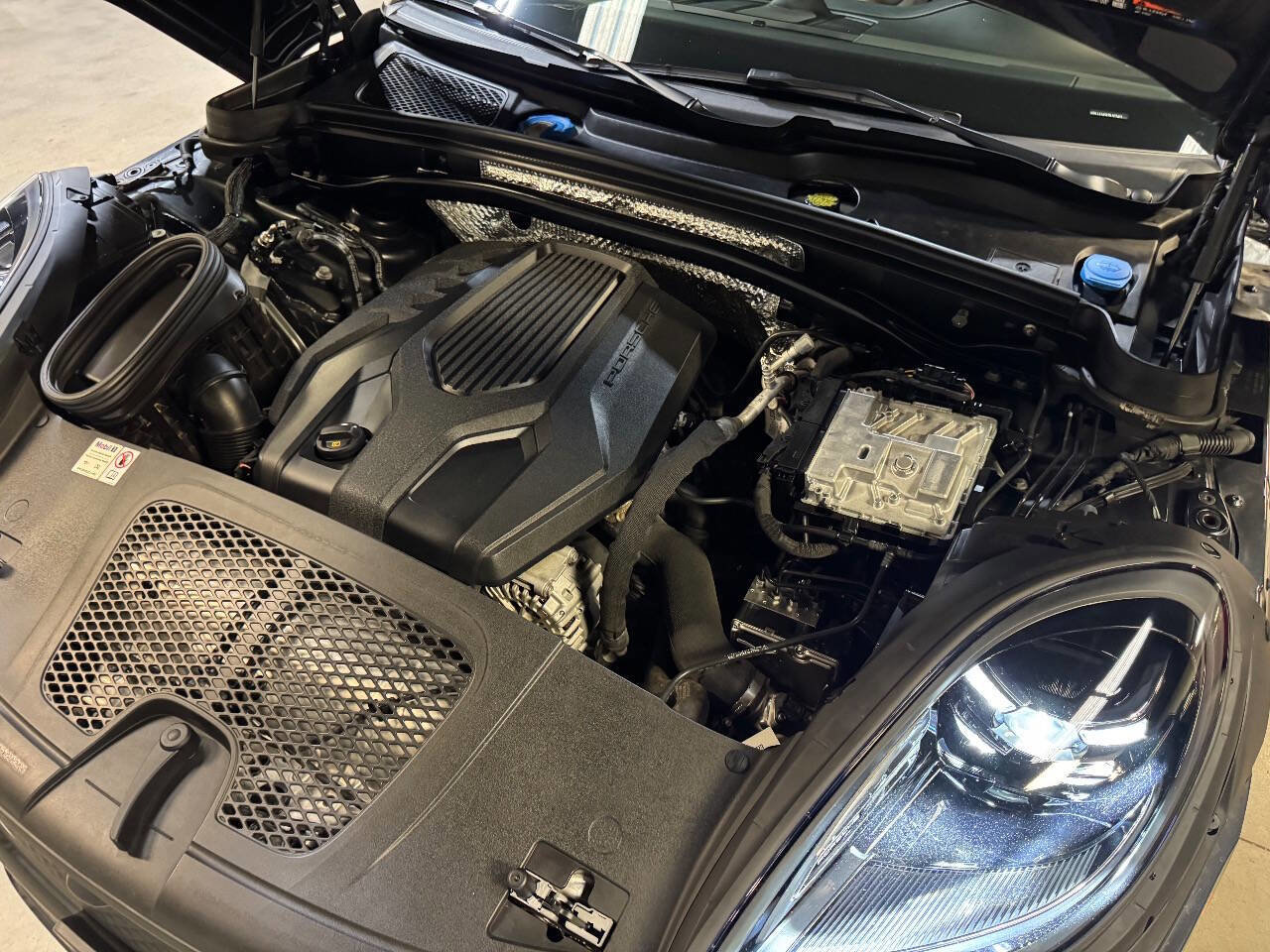 Used 2024 Porsche Macan w/ Premium Plus Package image 56