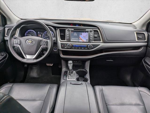 Used 2019 Toyota Highlander XLE FWD image 18