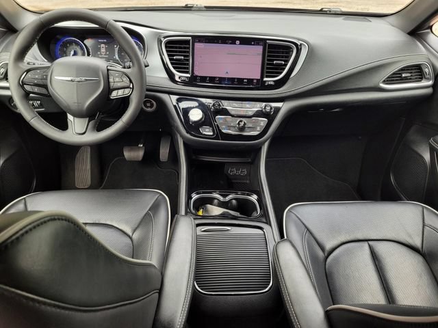 Used 2025 Chrysler Pacifica Limited FWD image 30