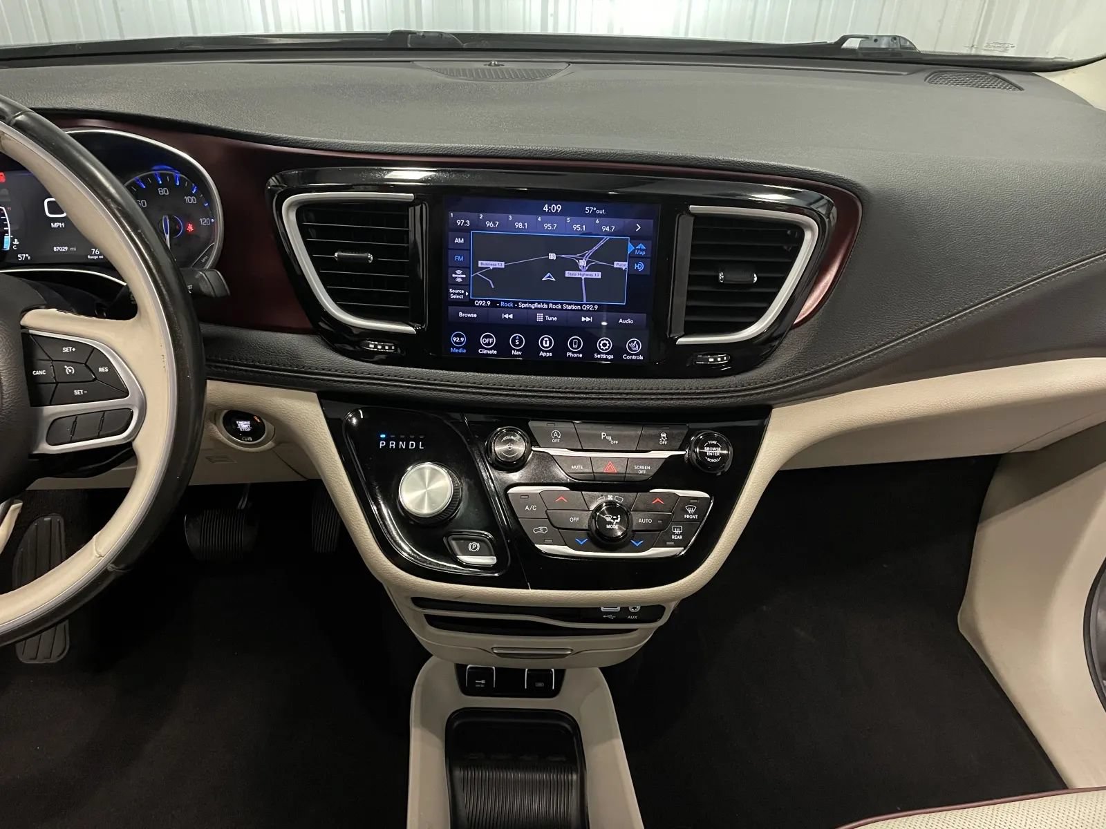 Used 2020 Chrysler Pacifica Limited FWD image 30