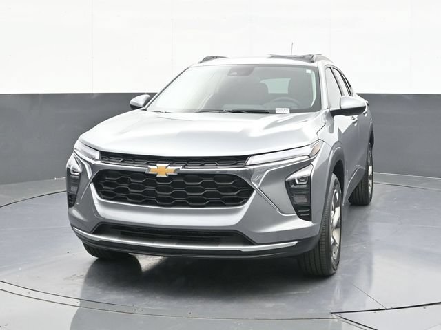 New 2026 Chevrolet Trax LT w/ Driver Confidence Package FWD image 2