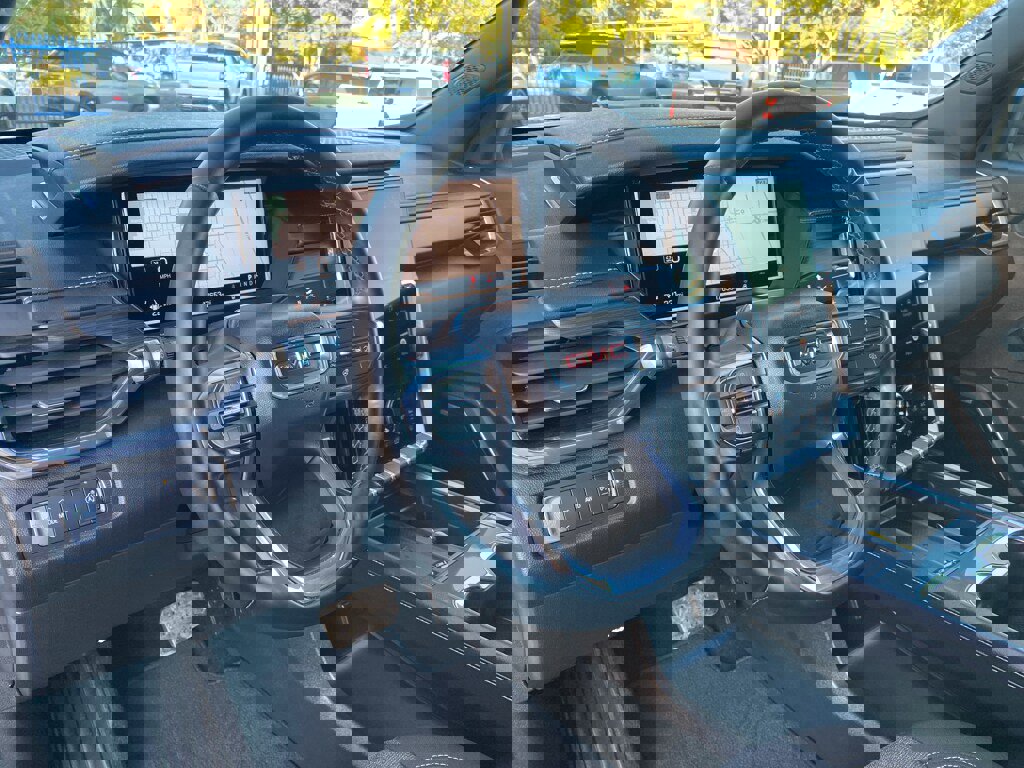 Used 2025 GMC Acadia Elevation image 29