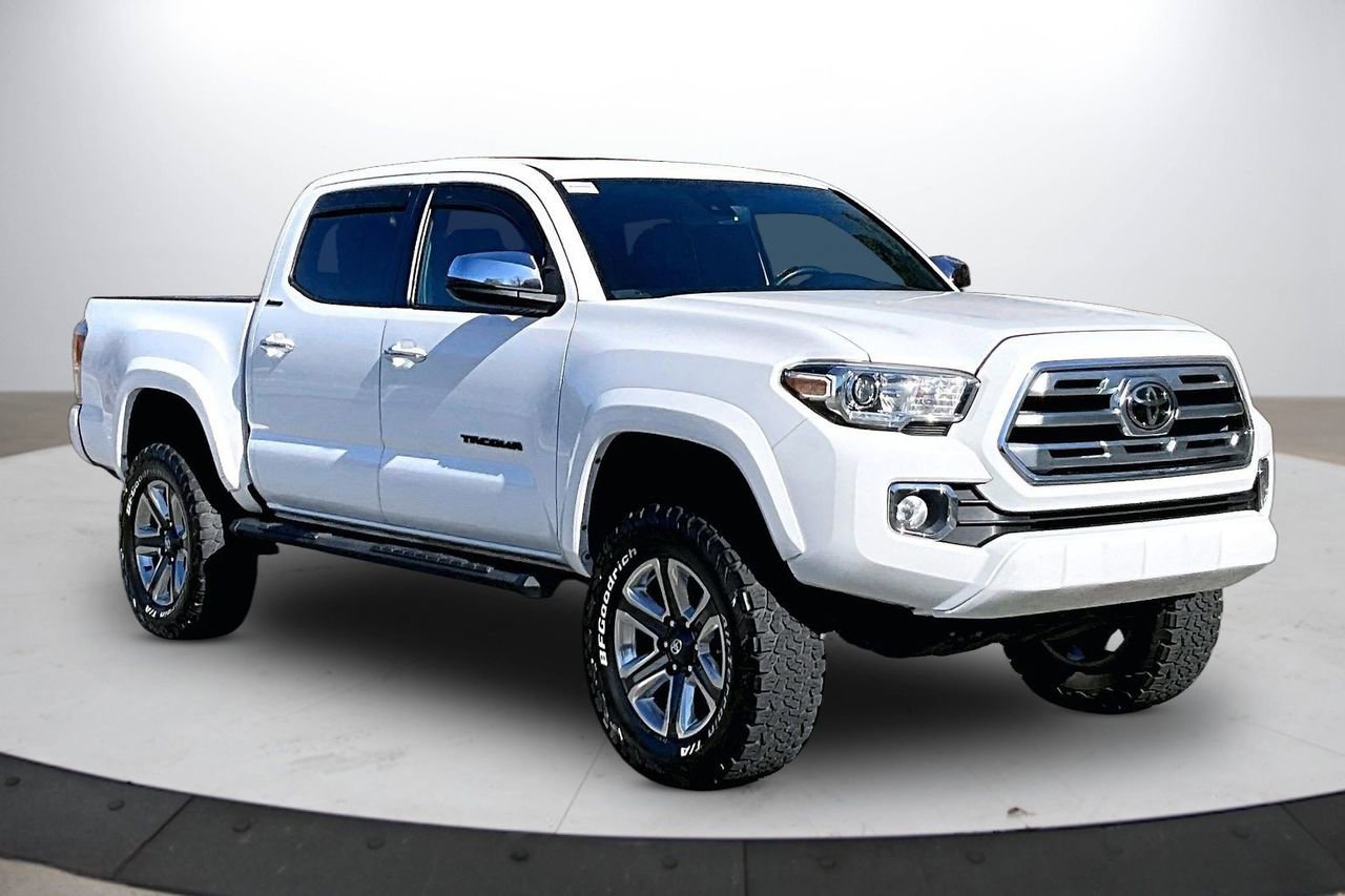 Used 2019 Toyota Tacoma Limited image 2
