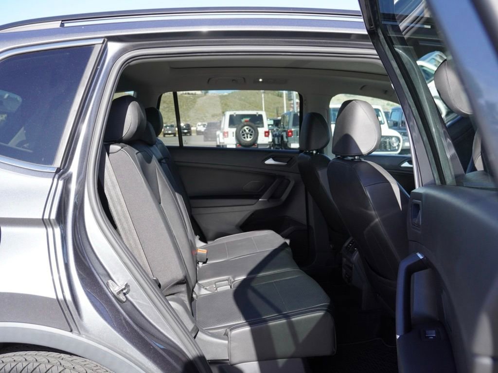Used 2020 Volkswagen Tiguan SE w/ Panoramic Sunroof Package image 24