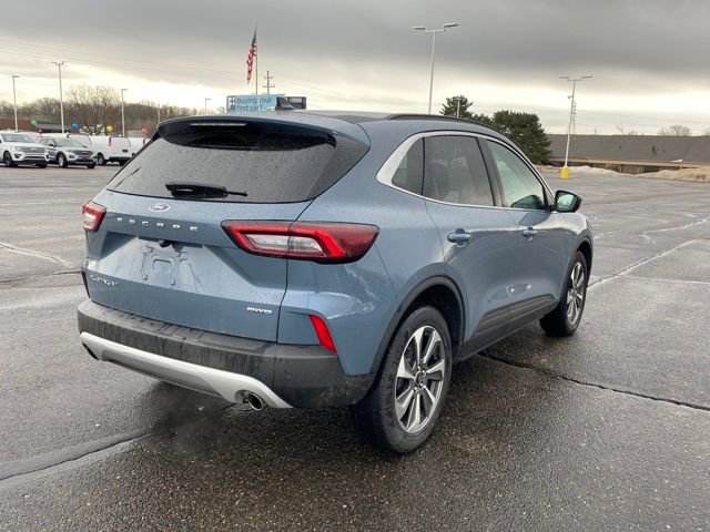Used 2023 Ford Escape Platinum image 3
