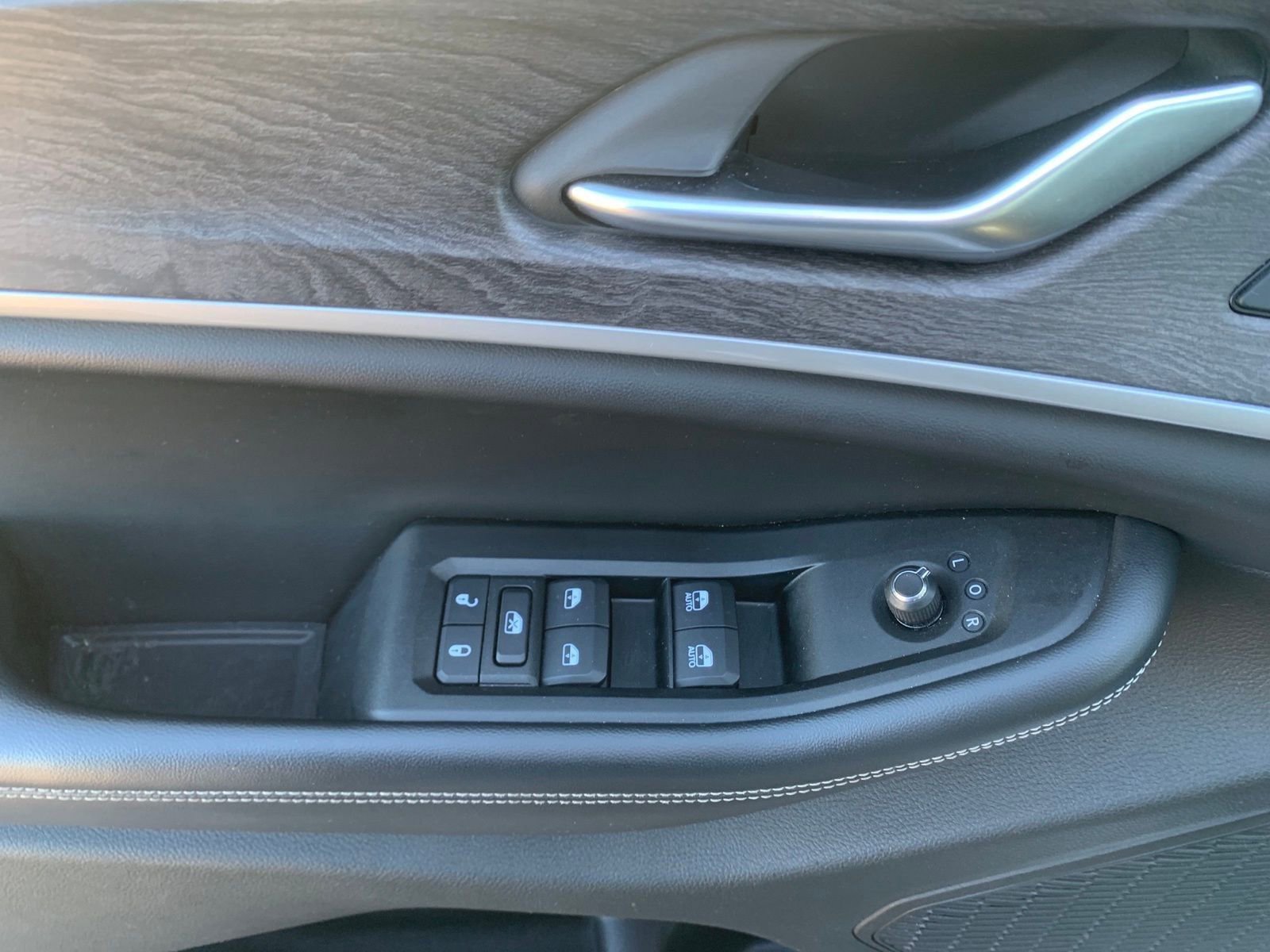 Used 2023 Jeep Grand Cherokee Limited image 13