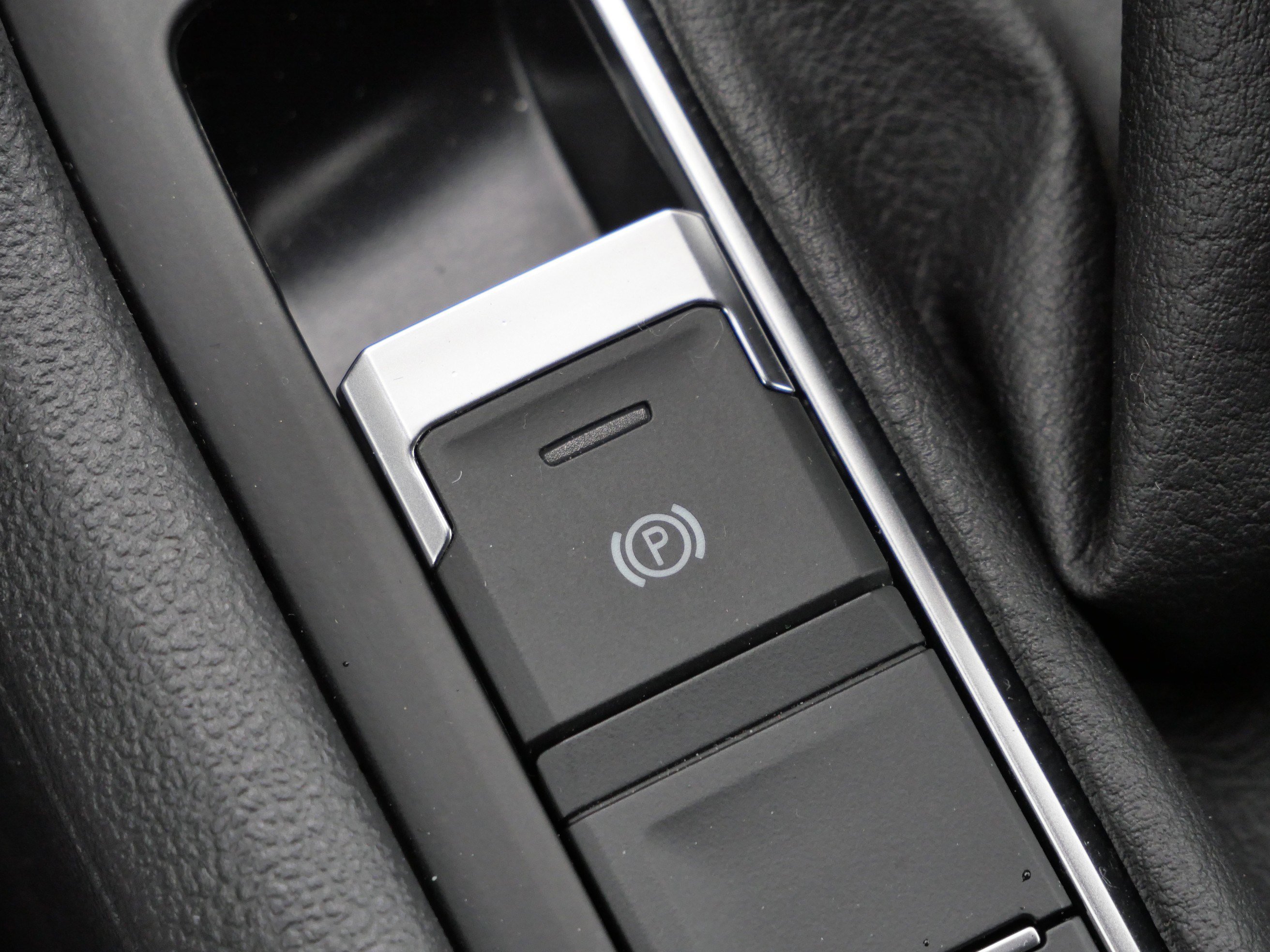 Certified 2022 Volkswagen Taos S image 31