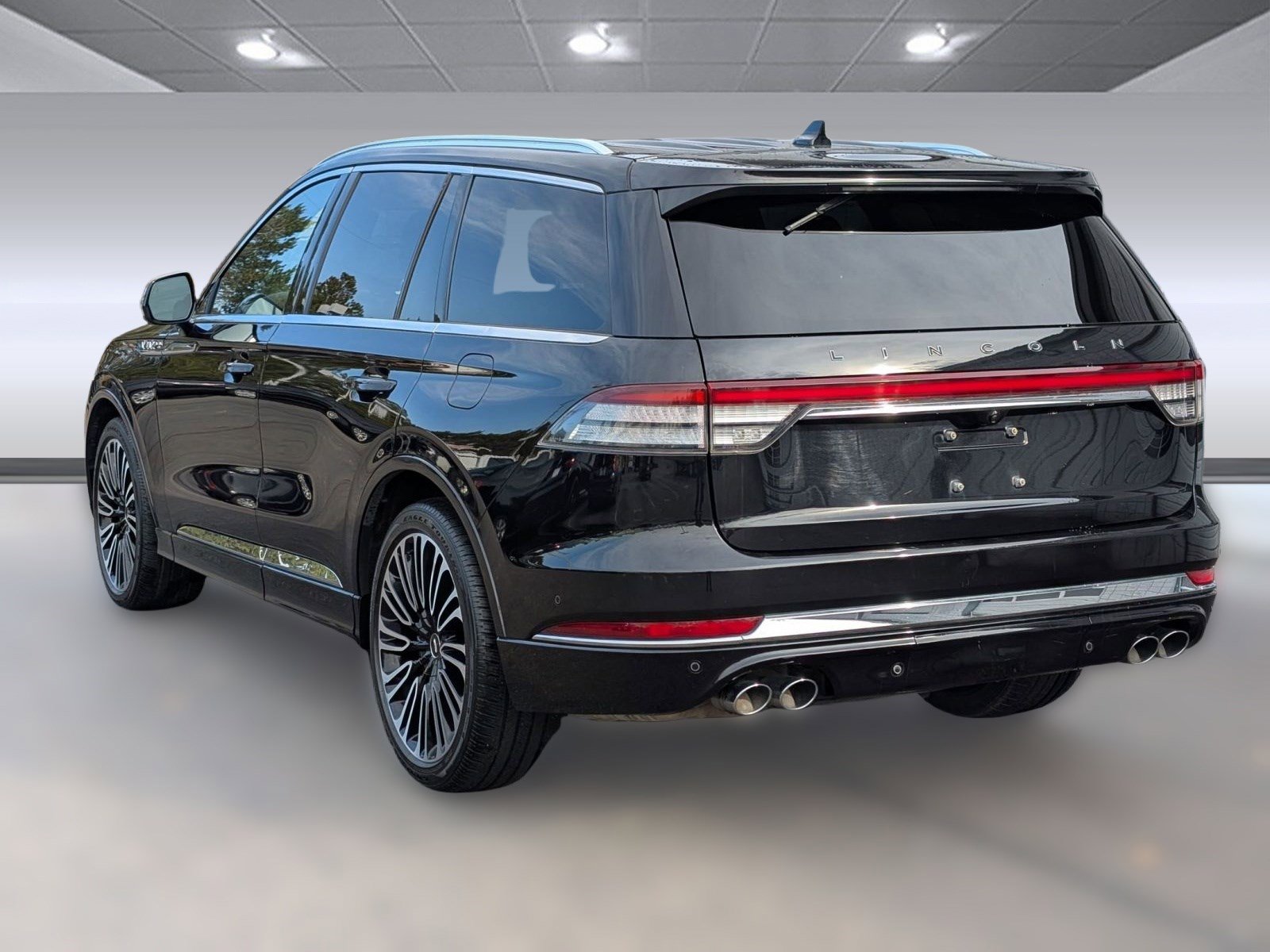 Used 2022 Lincoln Aviator Black Label w/ Dynamic Handling Package image 3