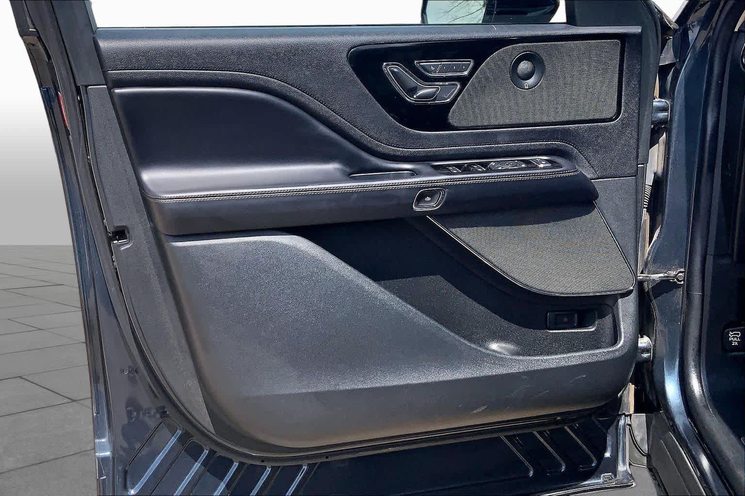 Used 2022 Lincoln Aviator Reserve w/ Elements Package Plus RWD image 22