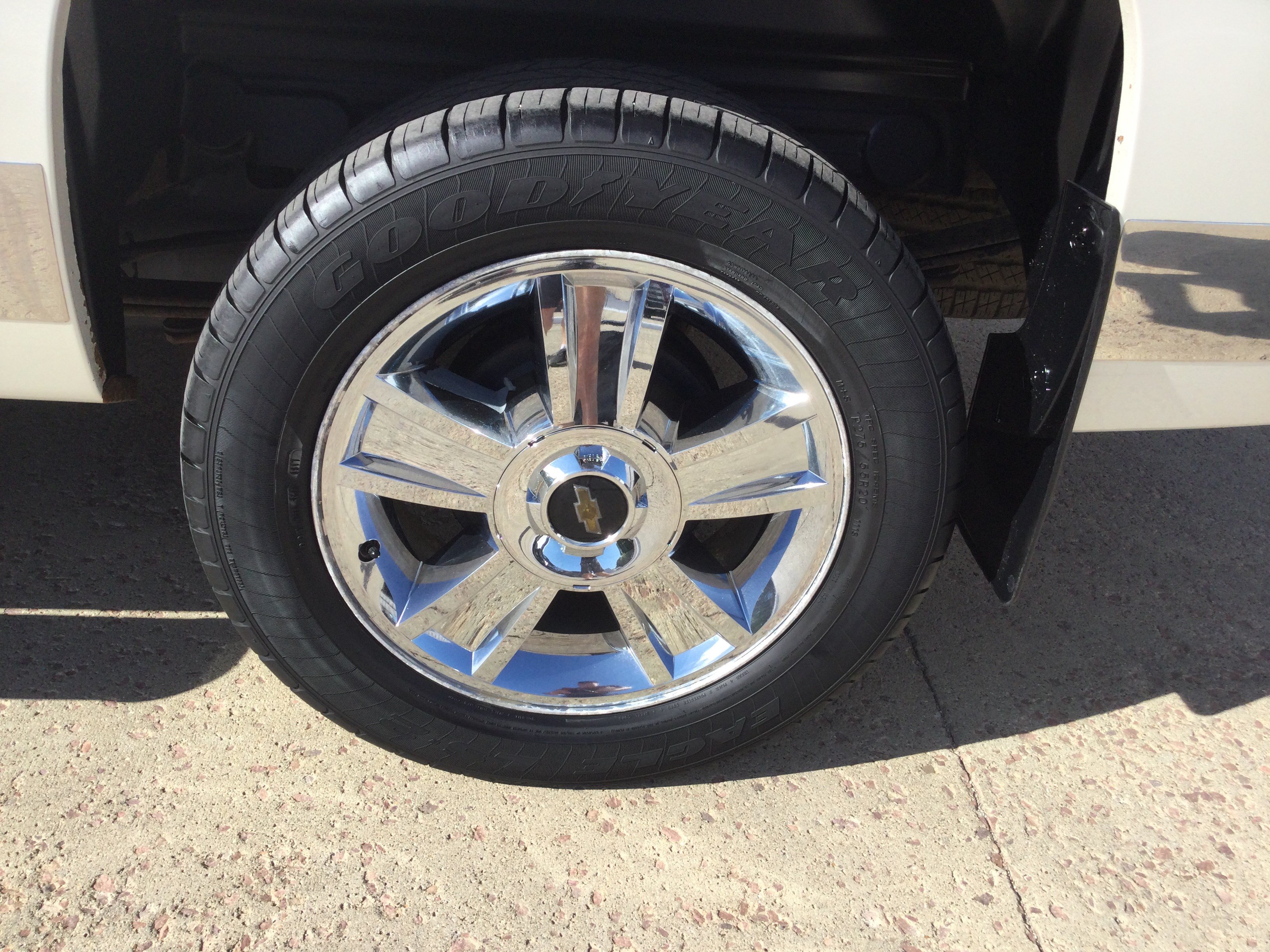 Used 2013 Chevrolet Silverado 1500 LTZ w/ LTZ White Diamond Edition AWD/4WD image 5