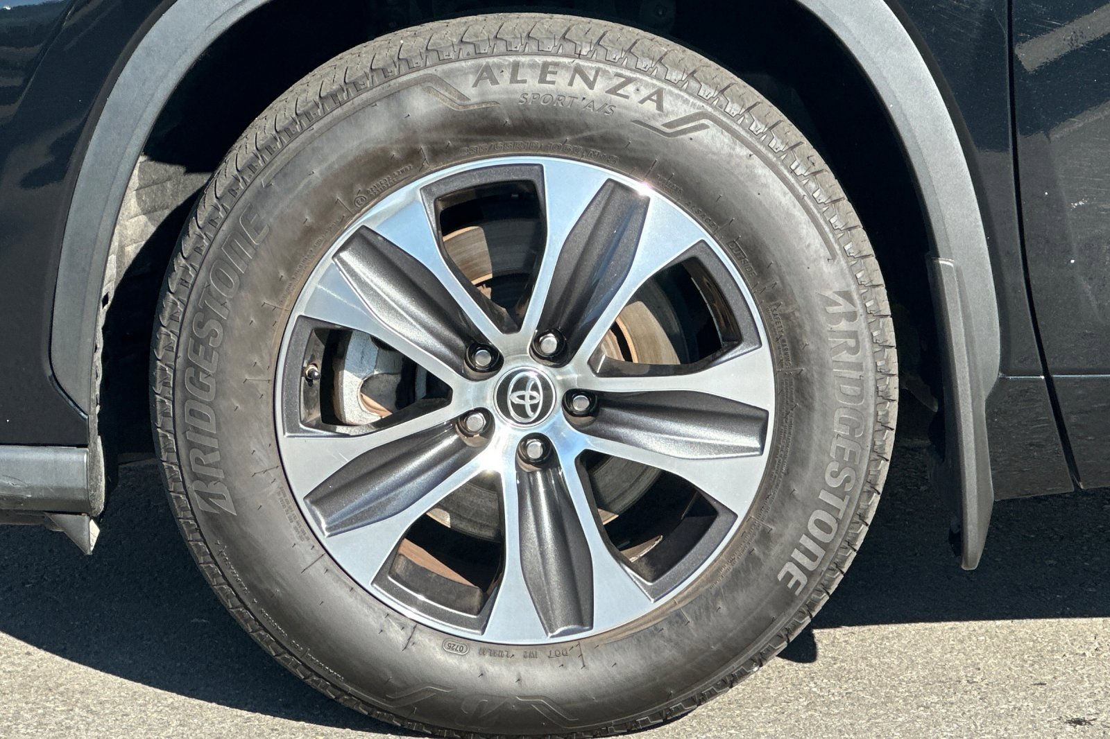 Used 2022 Toyota Highlander XLE image 12