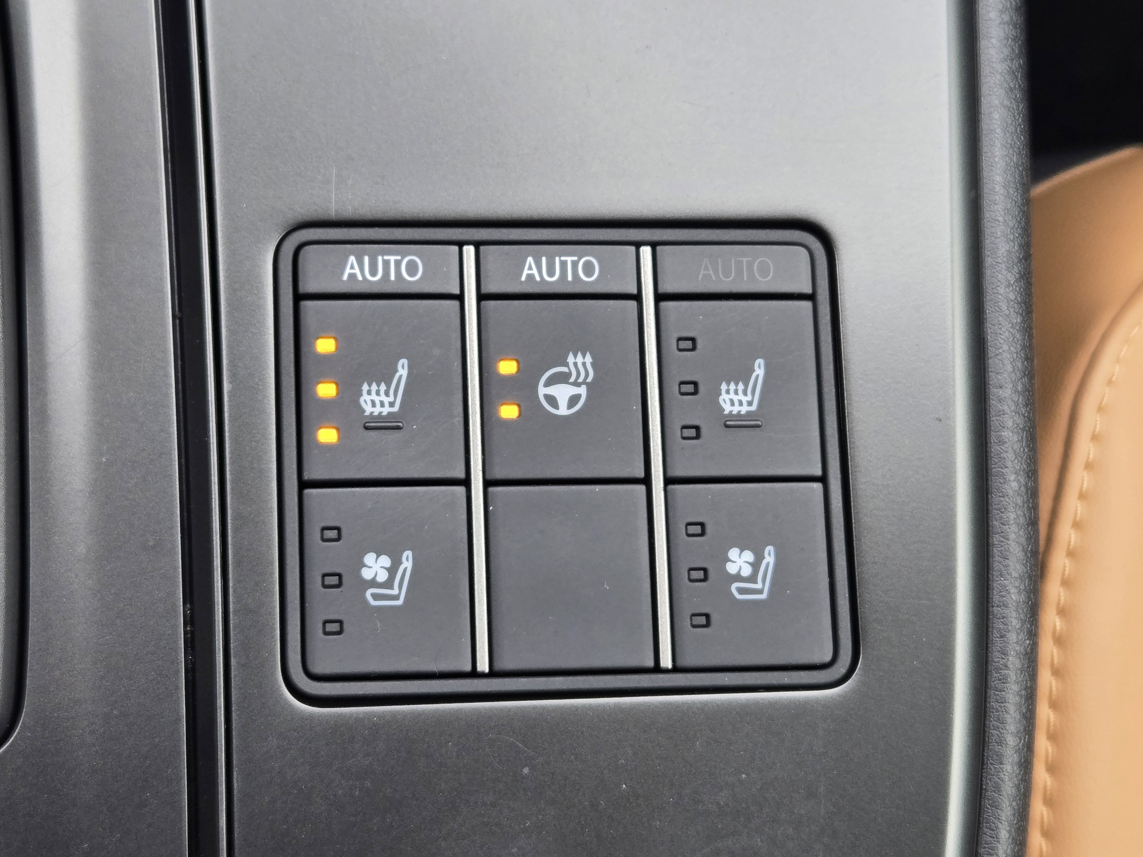 Used 2025 Lexus UX 300h FWD image 27