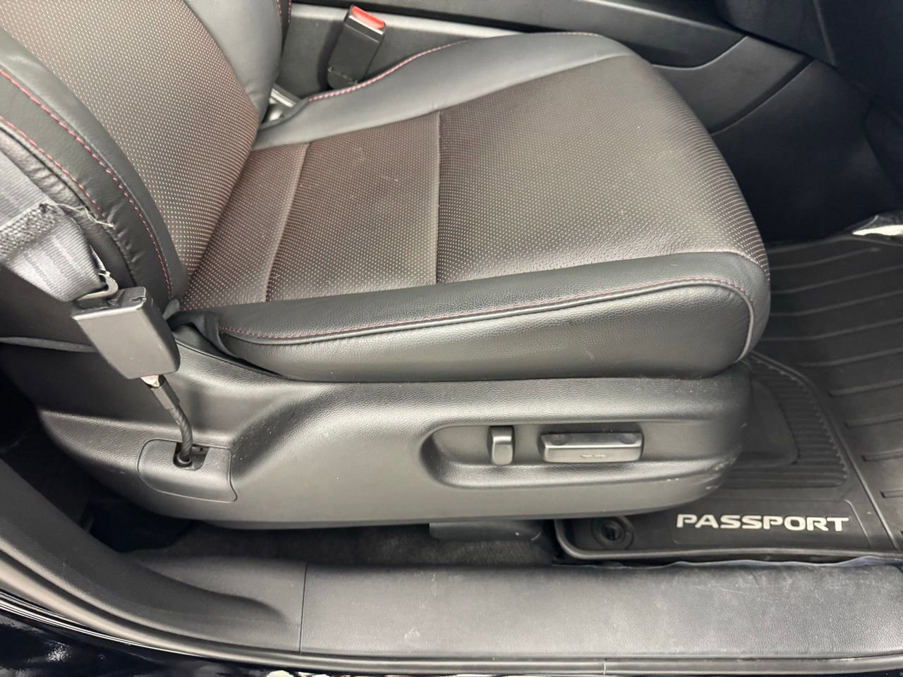 Used 2025 Honda Passport Black Edition image 36