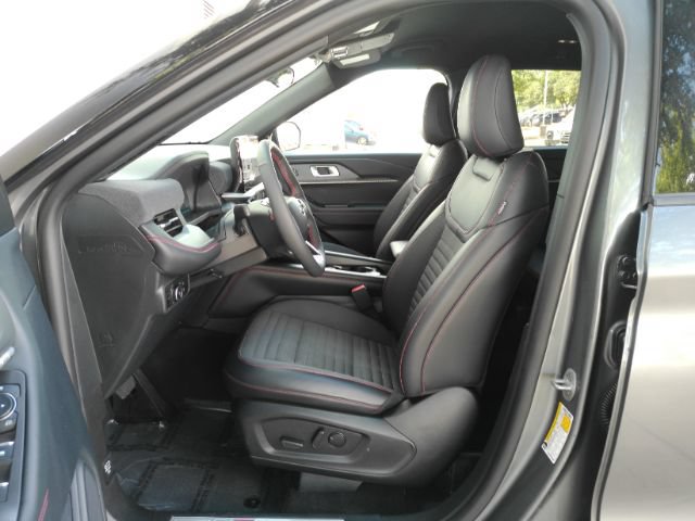 Used 2026 Ford Explorer ST-Line w/ ST-Line Street Pack AWD/4WD image 12