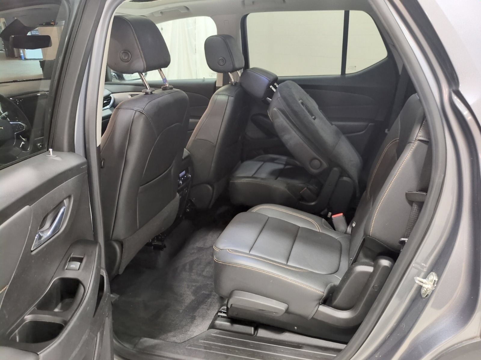 Used 2019 Chevrolet Traverse LT w/ LT Premium Package AWD/4WD image 15