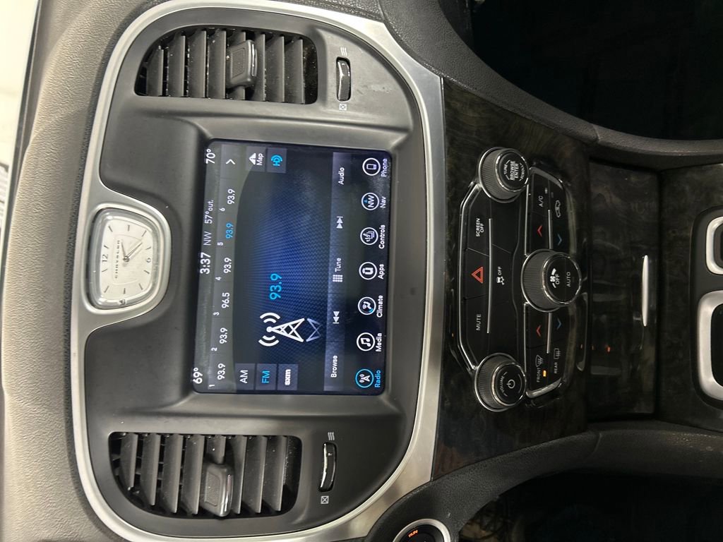 Used 2017 Chrysler 300 C image 16
