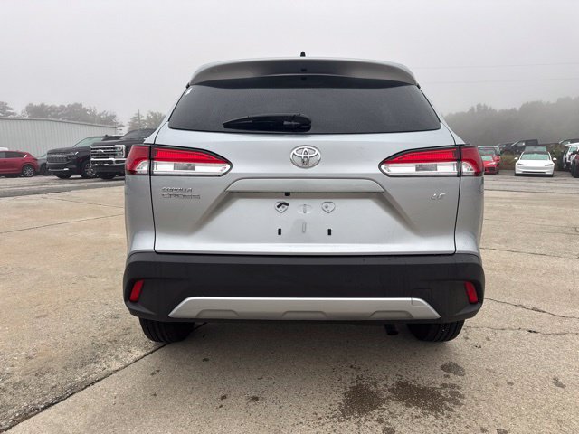 Used 2025 Toyota Corolla Cross LE FWD image 4