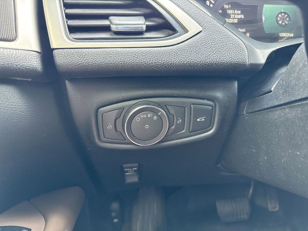 Used 2016 Lincoln MKZ w/ Equipment Group 200A Select FWD image 18