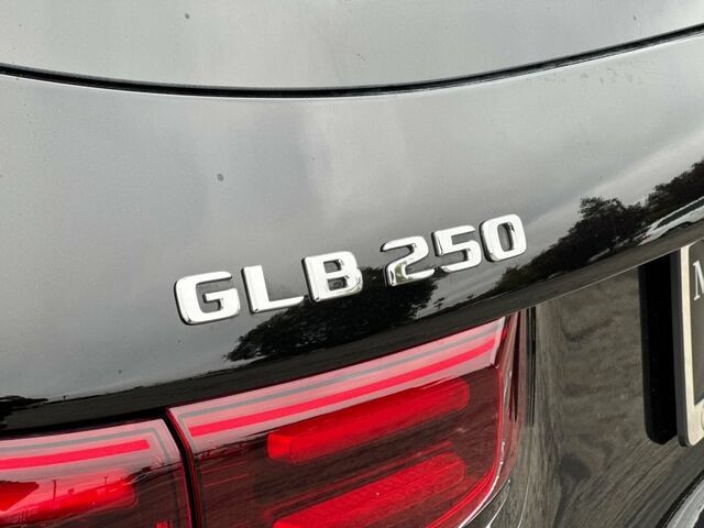 Used 2026 Mercedes-Benz GLB 250 4MATIC image 33