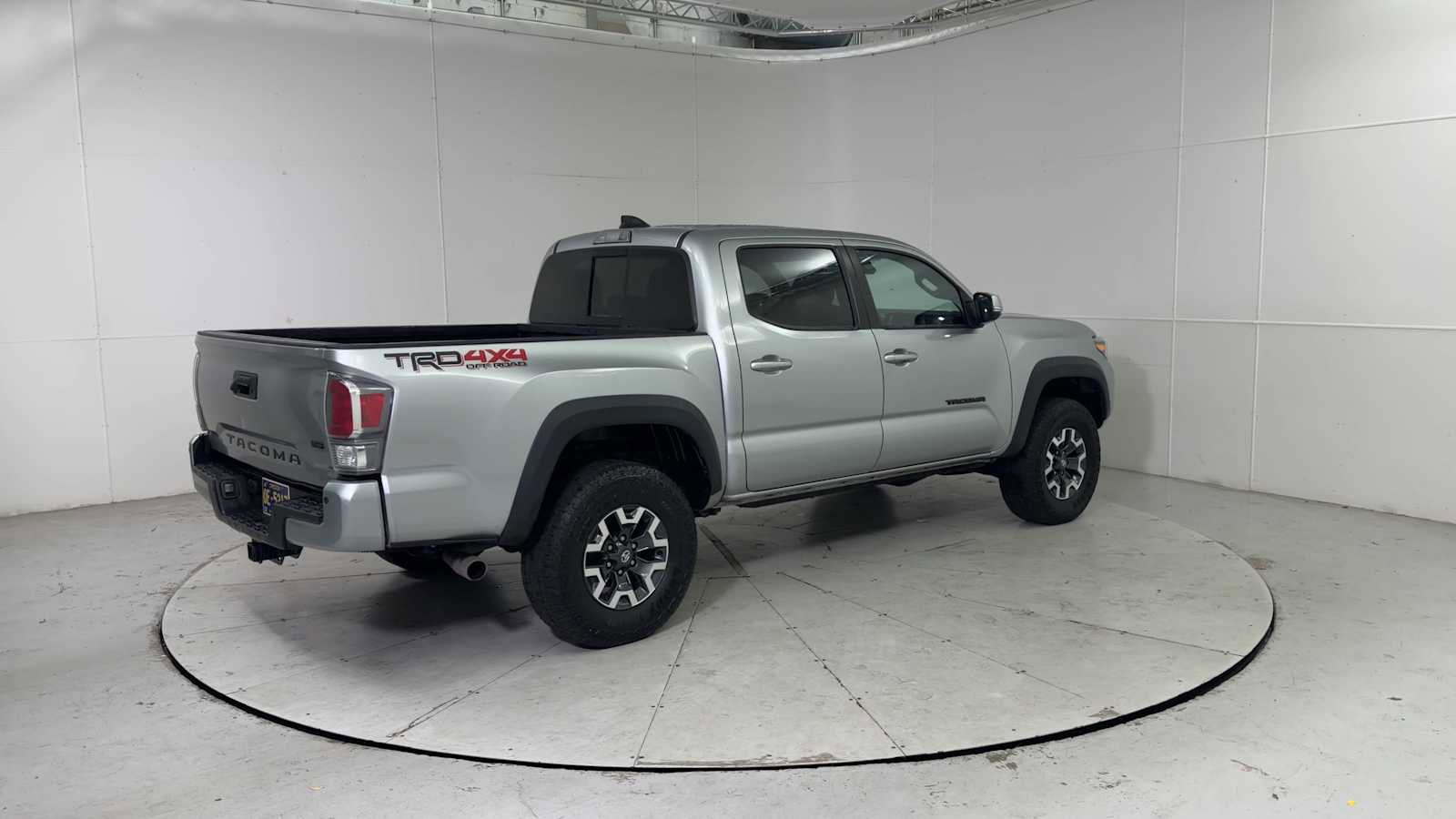 Used 2023 Toyota Tacoma TRD Off-Road w/ Technology Package AWD/4WD image 2