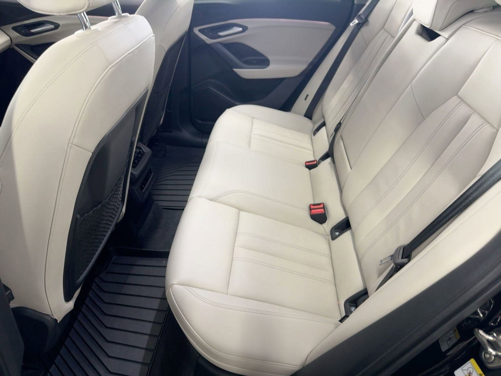 Used 2025 Audi Q6 e-tron Premium w/ Convenience Package image 14