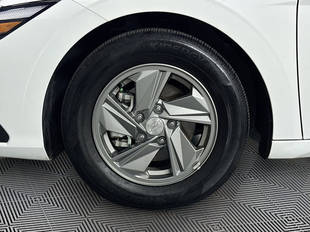 Certified 2025 Hyundai Elantra SE image 30