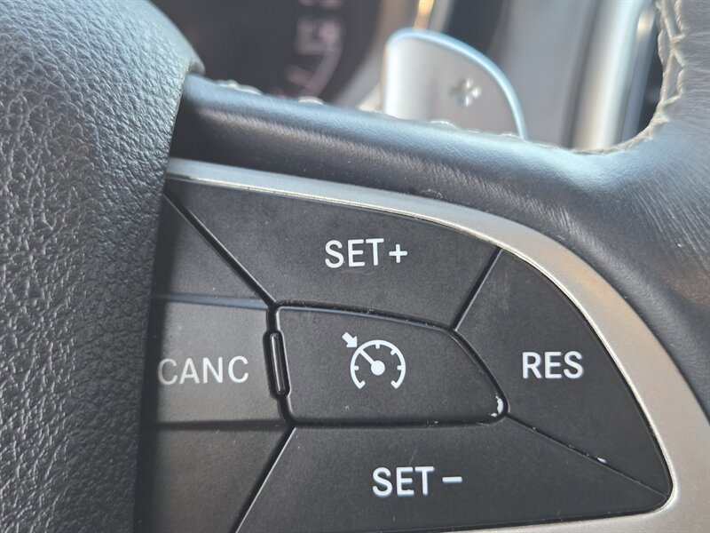 Used 2015 Jeep Grand Cherokee Overland image 28