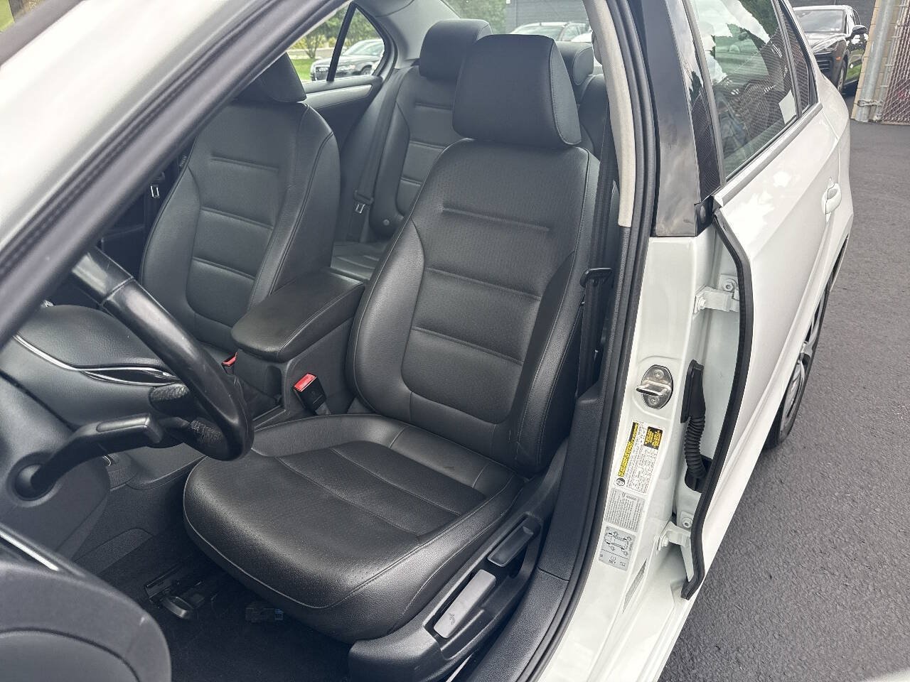 Used 2017 Volkswagen Jetta SE FWD image 31