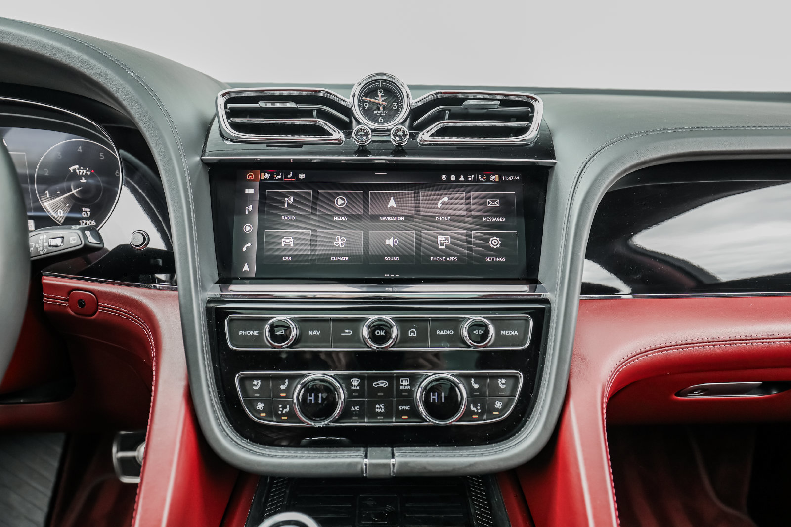 Certified 2022 Bentley Bentayga AWD/4WD image 32
