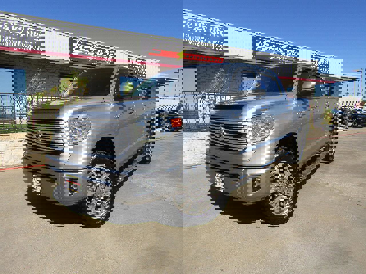 Used 2014 Toyota Tundra Platinum image 1