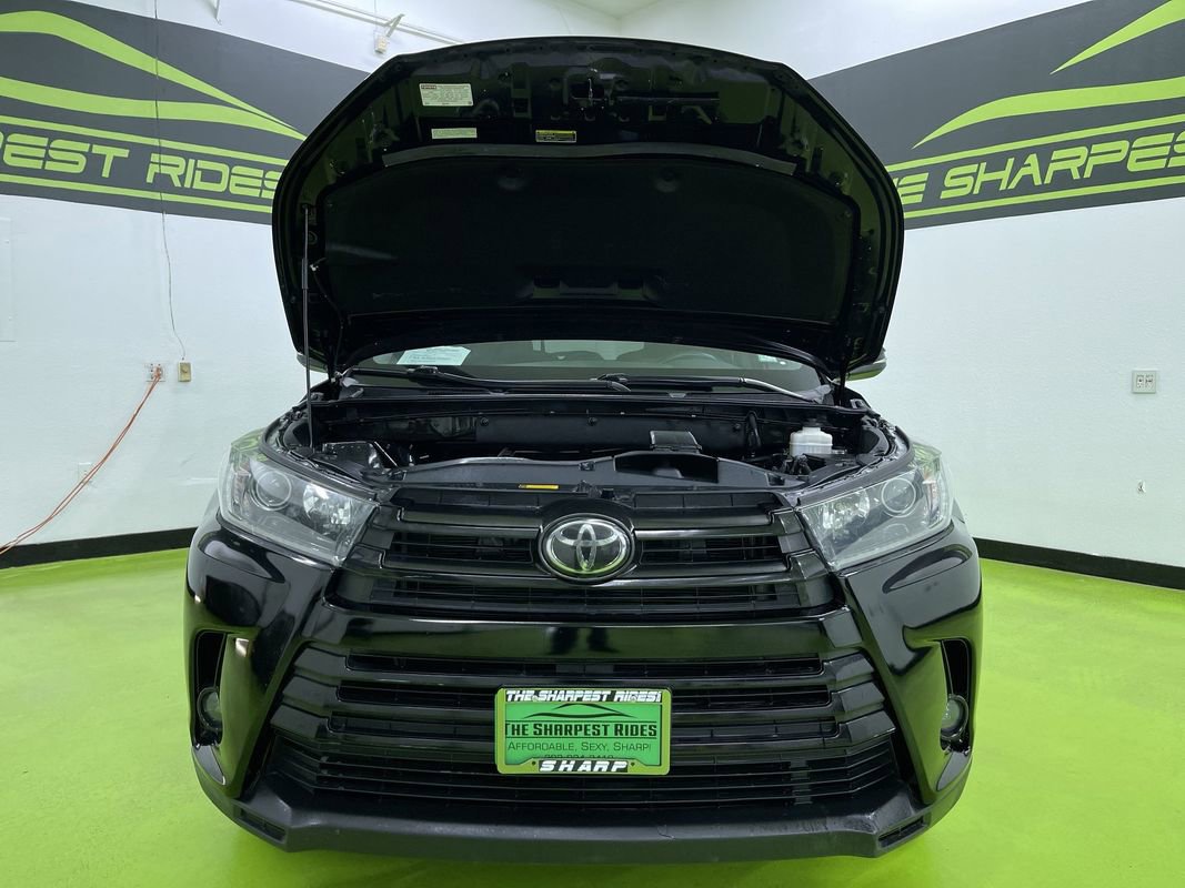 Used 2019 Toyota Highlander SE w/ Nightshade Edition image 4